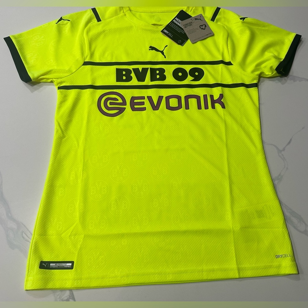 Borussia Dortmund Puma Authentic Women’s Soccer Jersey (Small) Retails for $80
